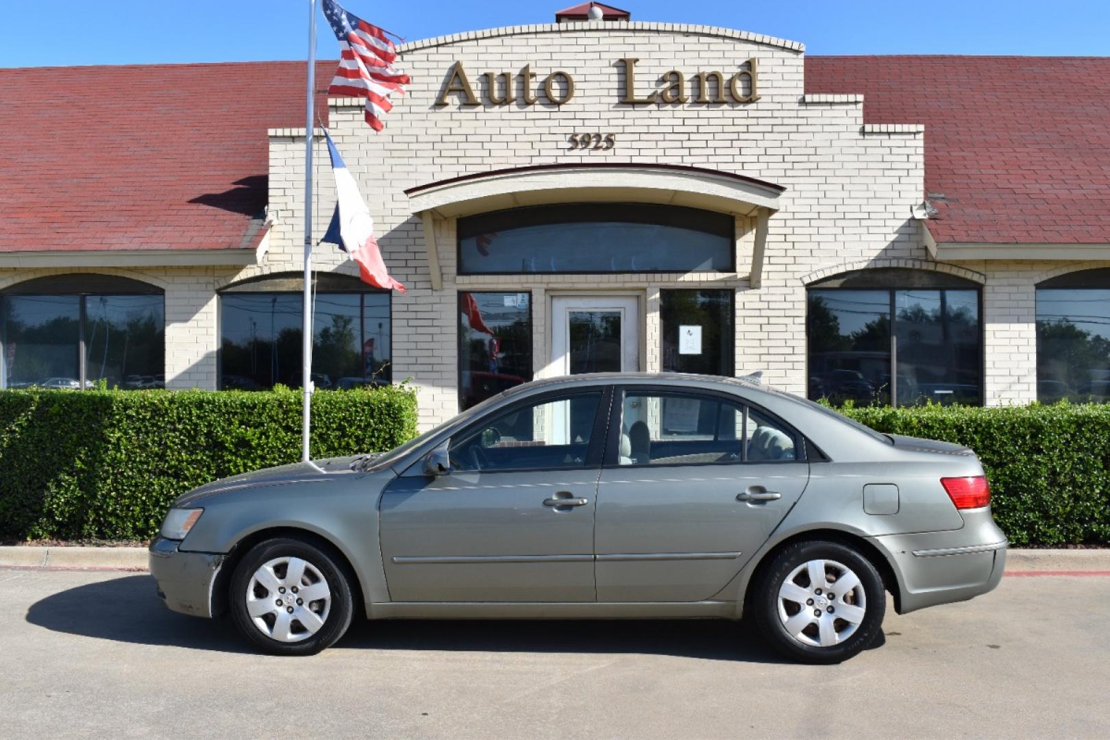 2009 Green /Tan Hyundai Sonata GLS (5NPET46C29H) with an 2.4L L4 DOHC 16V engine, Automatic 5 Spped transmission, located at 5925 E. BELKNAP ST., HALTOM CITY, TX, 76117, (817) 834-4222, 32.803799, -97.259003 - There are several compelling reasons to consider buying a 2009 Hyundai Sonata GLS: Affordability: The 2009 Hyundai Sonata GLS is often available at an affordable price point, making it an attractive option for budget-conscious buyers. Fuel Efficiency: The Sonata is known for its excellent fuel eff - Photo#0
