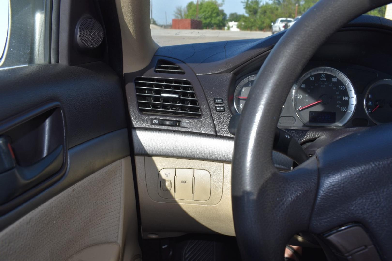 2009 Green /Tan Hyundai Sonata GLS (5NPET46C29H) with an 2.4L L4 DOHC 16V engine, Automatic 5 Spped transmission, located at 5925 E. BELKNAP ST., HALTOM CITY, TX, 76117, (817) 834-4222, 32.803799, -97.259003 - There are several compelling reasons to consider buying a 2009 Hyundai Sonata GLS: Affordability: The 2009 Hyundai Sonata GLS is often available at an affordable price point, making it an attractive option for budget-conscious buyers. Fuel Efficiency: The Sonata is known for its excellent fuel eff - Photo#9