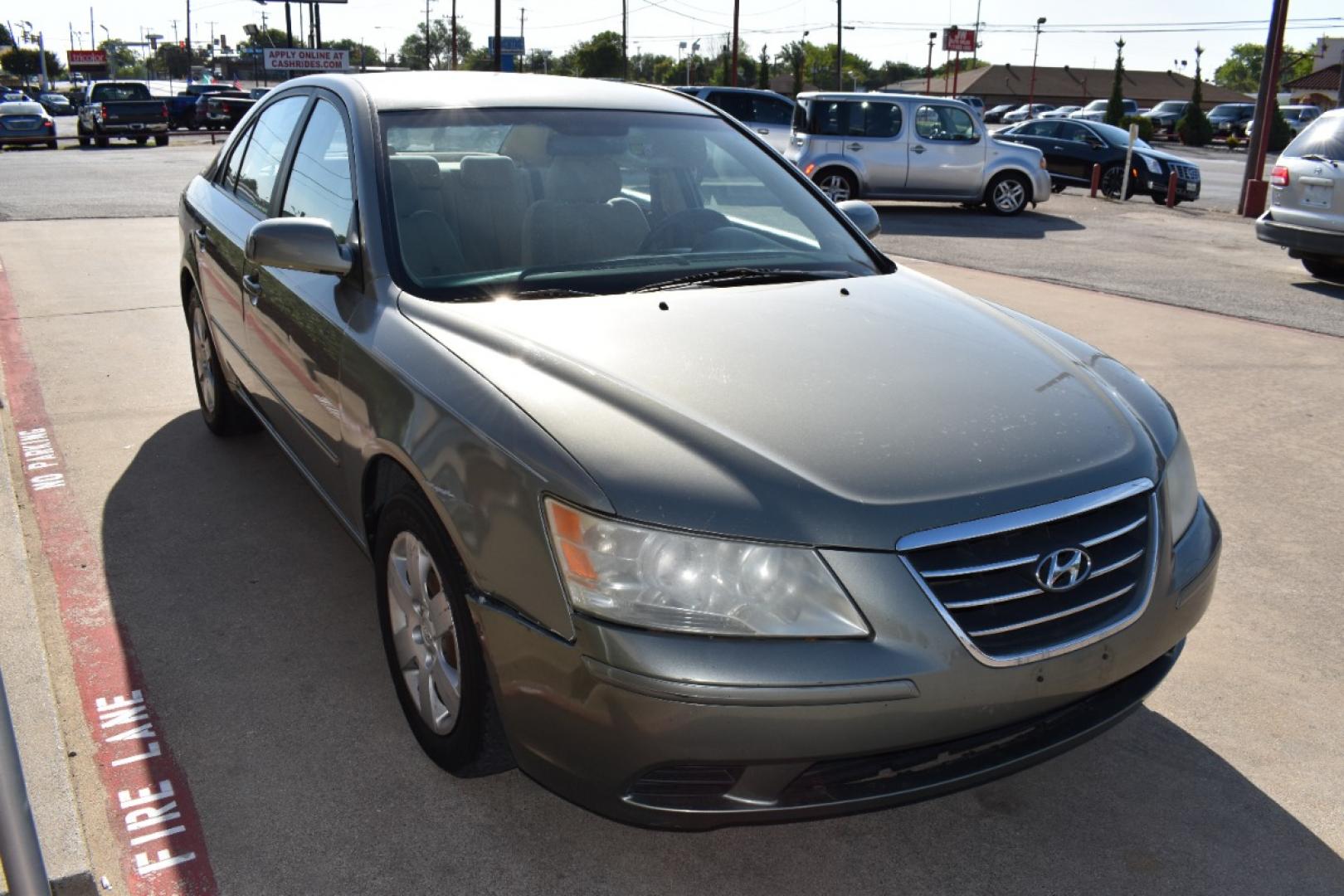 2009 Green /Tan Hyundai Sonata GLS (5NPET46C29H) with an 2.4L L4 DOHC 16V engine, Automatic 5 Spped transmission, located at 5925 E. BELKNAP ST., HALTOM CITY, TX, 76117, (817) 834-4222, 32.803799, -97.259003 - There are several compelling reasons to consider buying a 2009 Hyundai Sonata GLS: Affordability: The 2009 Hyundai Sonata GLS is often available at an affordable price point, making it an attractive option for budget-conscious buyers. Fuel Efficiency: The Sonata is known for its excellent fuel eff - Photo#2