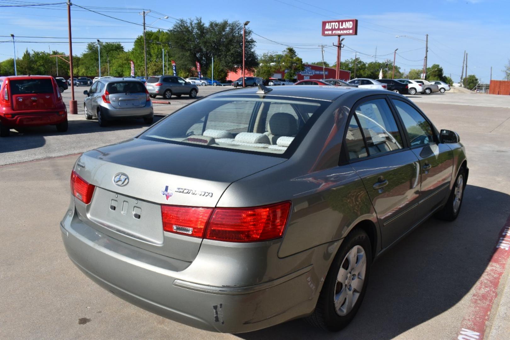 2009 Green /Tan Hyundai Sonata GLS (5NPET46C29H) with an 2.4L L4 DOHC 16V engine, Automatic 5 Spped transmission, located at 5925 E. BELKNAP ST., HALTOM CITY, TX, 76117, (817) 834-4222, 32.803799, -97.259003 - There are several compelling reasons to consider buying a 2009 Hyundai Sonata GLS: Affordability: The 2009 Hyundai Sonata GLS is often available at an affordable price point, making it an attractive option for budget-conscious buyers. Fuel Efficiency: The Sonata is known for its excellent fuel eff - Photo#4