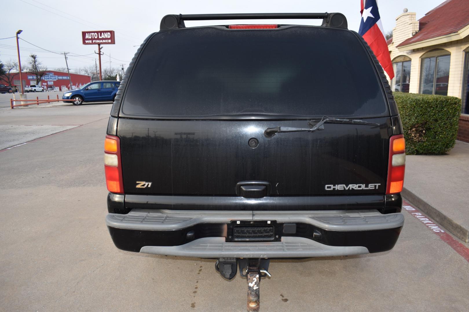 2003 Black /Beige Chevrolet Suburban 1500 4WD (3GNFK16Z13G) with an 5.3L V8 OHV 16V FFV engine, 4-Speed Automatic Overdrive transmission, located at 5925 E. BELKNAP ST., HALTOM CITY, TX, 76117, (817) 834-4222, 32.803799, -97.259003 - [Scene: A picturesque suburban neighborhood on a sunny day. The camera pans through lush lawns and beautiful homes.] Narrator (V.O.): Welcome to the heart of the suburbs, where life is all about family, adventure, and making memories that last a lifetime. [Cut to a driveway, where a well-maintaine - Photo#5