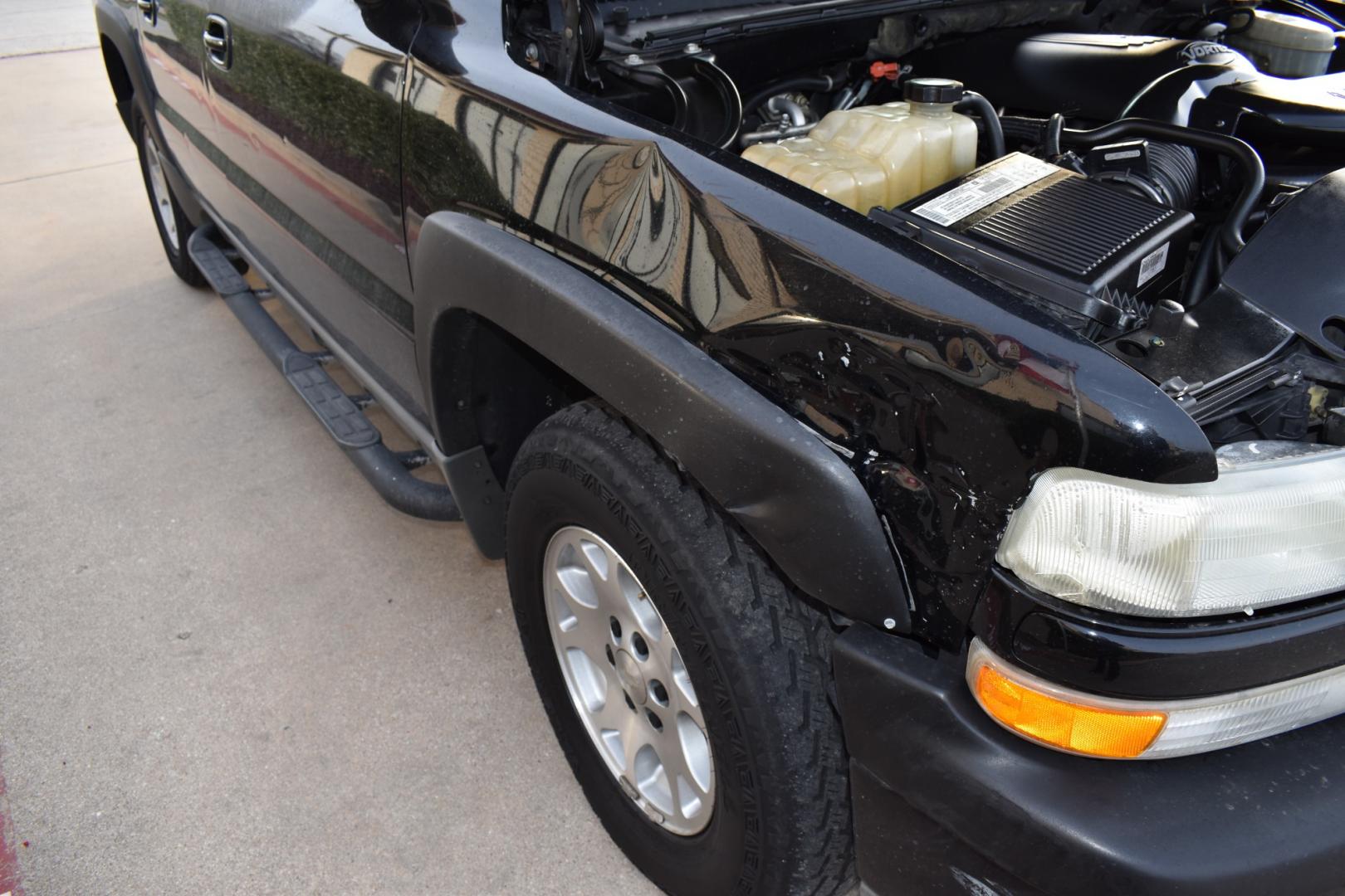 2003 Black /Beige Chevrolet Suburban 1500 4WD (3GNFK16Z13G) with an 5.3L V8 OHV 16V FFV engine, 4-Speed Automatic Overdrive transmission, located at 5925 E. BELKNAP ST., HALTOM CITY, TX, 76117, (817) 834-4222, 32.803799, -97.259003 - [Scene: A picturesque suburban neighborhood on a sunny day. The camera pans through lush lawns and beautiful homes.] Narrator (V.O.): Welcome to the heart of the suburbs, where life is all about family, adventure, and making memories that last a lifetime. [Cut to a driveway, where a well-maintaine - Photo#8
