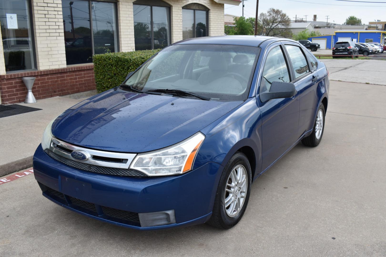2009 Blue /Gray Ford Focus SE Sedan (1FAHP35N19W) with an 2.0L L4 DOHC 16V engine, AUTOMATIC transmission, located at 5925 E. BELKNAP ST., HALTOM CITY, TX, 76117, (817) 834-4222, 32.803799, -97.259003 - Purchasing a 2009 Ford Focus SE Sedan can be a sensible choice for several reasons: Affordability: The 2009 Ford Focus SE Sedan is often available at an affordable price point, making it an attractive option for budget-conscious buyers. Fuel Efficiency: The Focus is known for its good fuel efficie - Photo#1