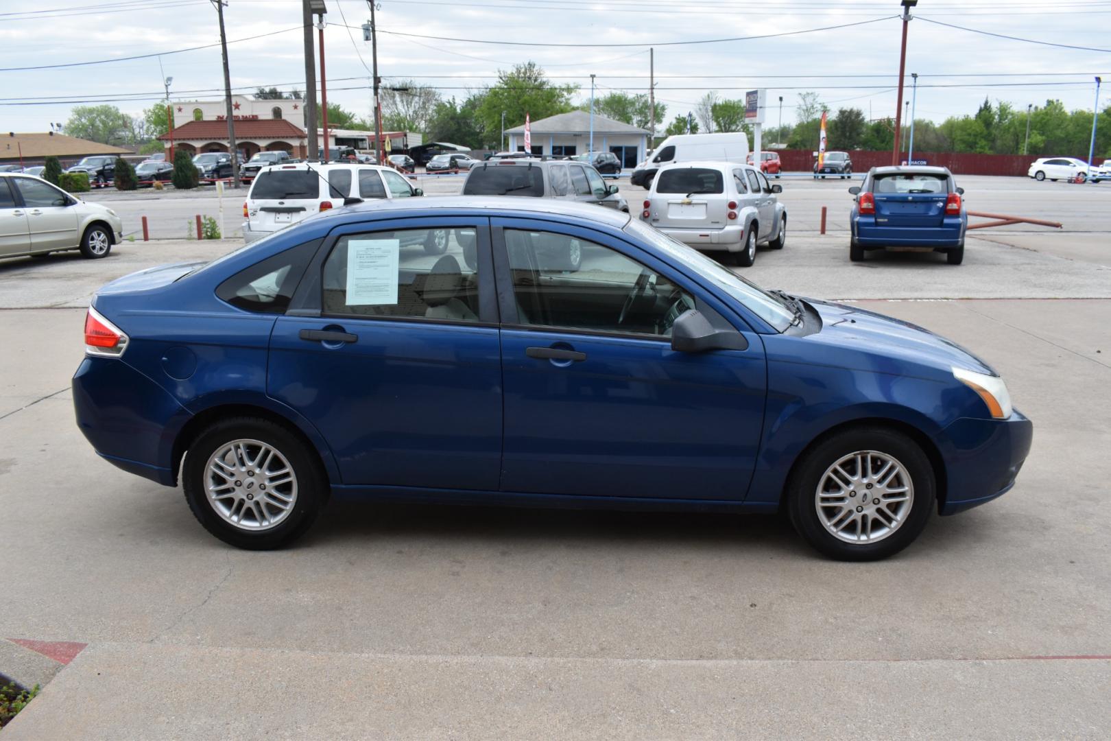 2009 Blue /Gray Ford Focus SE Sedan (1FAHP35N19W) with an 2.0L L4 DOHC 16V engine, AUTOMATIC transmission, located at 5925 E. BELKNAP ST., HALTOM CITY, TX, 76117, (817) 834-4222, 32.803799, -97.259003 - Purchasing a 2009 Ford Focus SE Sedan can be a sensible choice for several reasons: Affordability: The 2009 Ford Focus SE Sedan is often available at an affordable price point, making it an attractive option for budget-conscious buyers. Fuel Efficiency: The Focus is known for its good fuel efficie - Photo#3