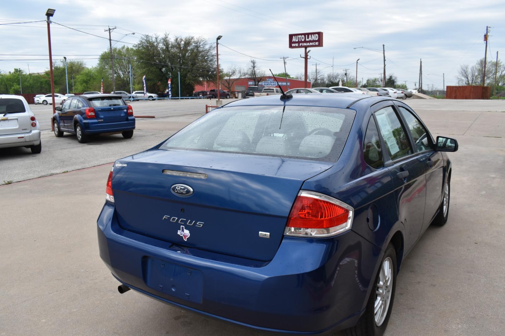 2009 Blue /Gray Ford Focus SE Sedan (1FAHP35N19W) with an 2.0L L4 DOHC 16V engine, AUTOMATIC transmission, located at 5925 E. BELKNAP ST., HALTOM CITY, TX, 76117, (817) 834-4222, 32.803799, -97.259003 - Purchasing a 2009 Ford Focus SE Sedan can be a sensible choice for several reasons: Affordability: The 2009 Ford Focus SE Sedan is often available at an affordable price point, making it an attractive option for budget-conscious buyers. Fuel Efficiency: The Focus is known for its good fuel efficie - Photo#4