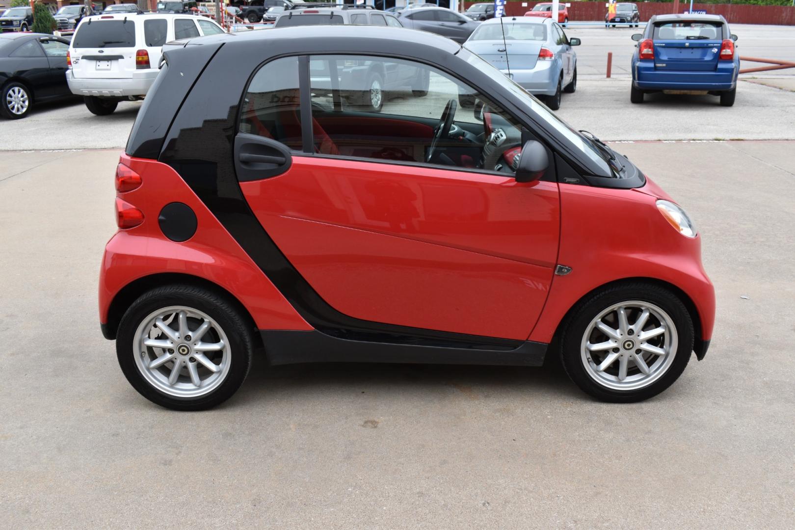 2009 Red /Red smart Fortwo Passion (WMEEJ31X69K) with an 1.0L L3 DOHC 12V engine, 5-Speed Manual transmission, located at 5925 E. BELKNAP ST., HALTOM CITY, TX, 76117, (817) 834-4222, 32.803799, -97.259003 - Photo#2