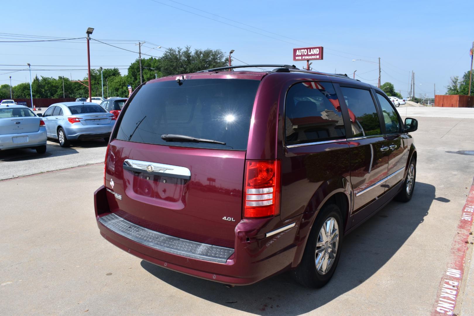 2008 Red /Beige Chrysler Town & Country Limited (2A8HR64X38R) with an 4.0L V6 SOHC 24V engine, 6-Speed Automatic Overdrive transmission, located at 5925 E. BELKNAP ST., HALTOM CITY, TX, 76117, (817) 834-4222, 32.803799, -97.259003 - Photo#4