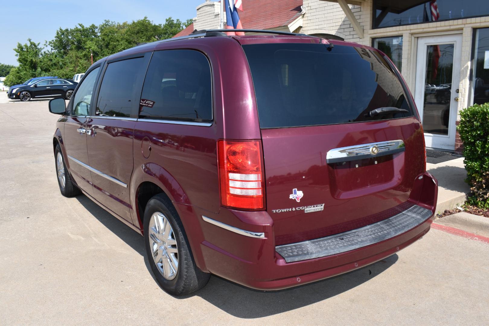 2008 Red /Beige Chrysler Town & Country Limited (2A8HR64X38R) with an 4.0L V6 SOHC 24V engine, 6-Speed Automatic Overdrive transmission, located at 5925 E. BELKNAP ST., HALTOM CITY, TX, 76117, (817) 834-4222, 32.803799, -97.259003 - Photo#5