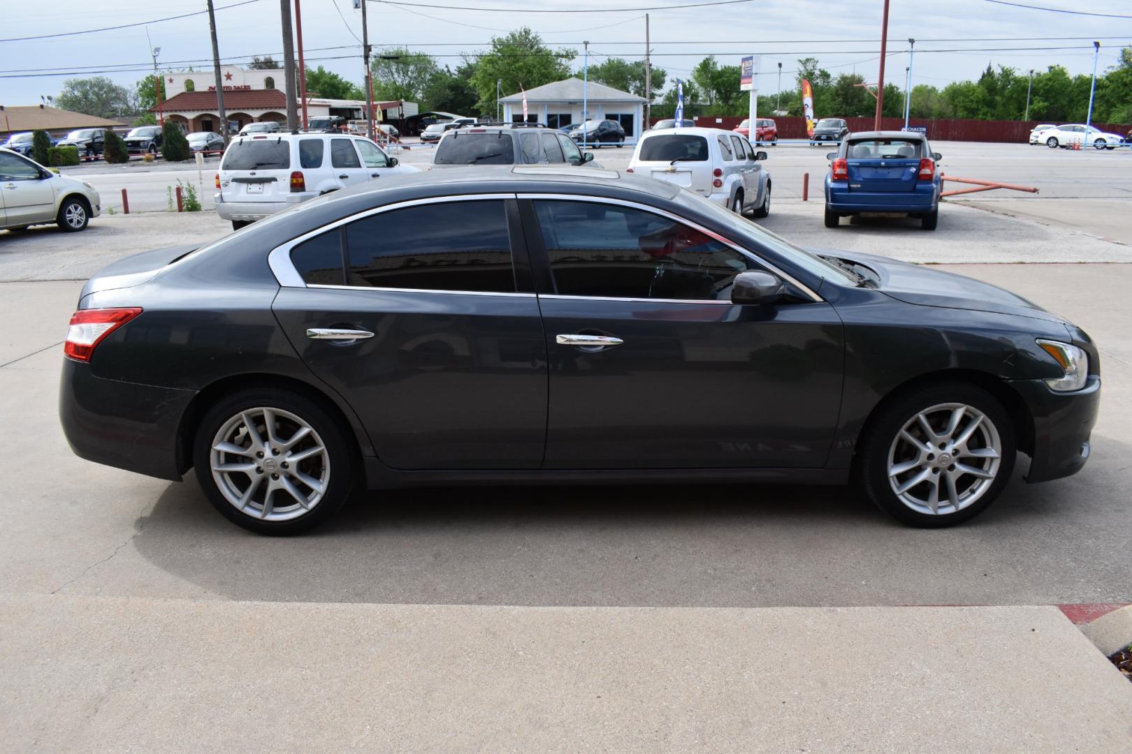 2011 Gray /Black Nissan Maxima S (1N4AA5AP9BC) with an 3.5L V6 DOHC 24V engine, CVT transmission, located at 5925 E. BELKNAP ST., HALTOM CITY, TX, 76117, (817) 834-4222, 32.803799, -97.259003 - Purchasing a 2011 Nissan Maxima S can be a compelling choice for several reasons: Powerful V6 Engine: The 2011 Maxima S is equipped with a potent V6 engine that delivers strong acceleration and responsive performance. It provides an engaging driving experience, especially on highways and during pas - Photo#3