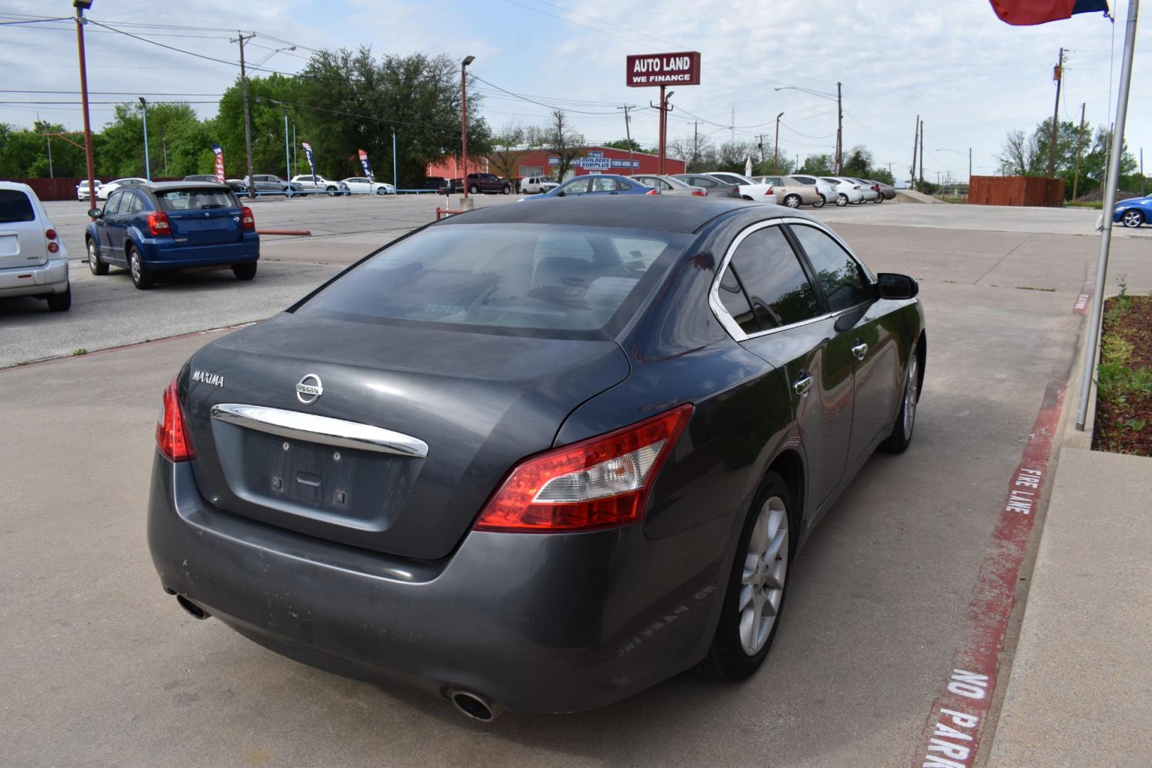 2011 Gray /Black Nissan Maxima S (1N4AA5AP9BC) with an 3.5L V6 DOHC 24V engine, CVT transmission, located at 5925 E. BELKNAP ST., HALTOM CITY, TX, 76117, (817) 834-4222, 32.803799, -97.259003 - Purchasing a 2011 Nissan Maxima S can be a compelling choice for several reasons: Powerful V6 Engine: The 2011 Maxima S is equipped with a potent V6 engine that delivers strong acceleration and responsive performance. It provides an engaging driving experience, especially on highways and during pas - Photo#4