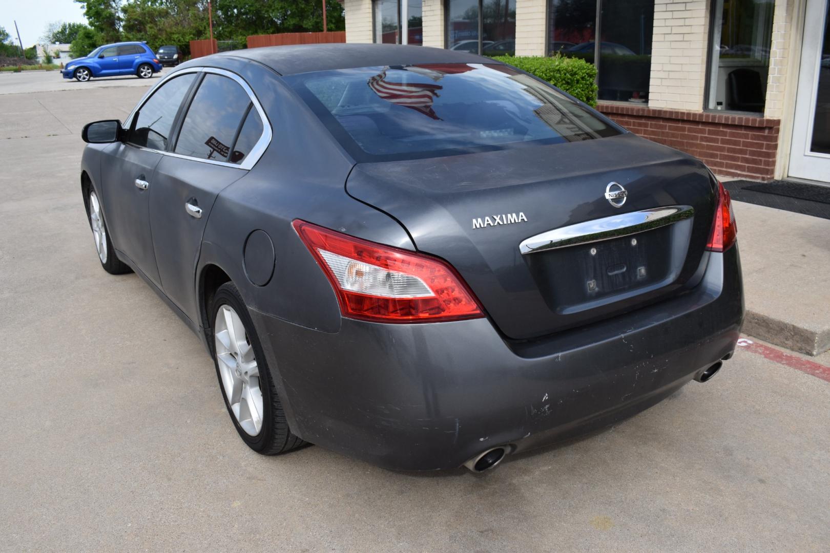 2011 Gray /Black Nissan Maxima S (1N4AA5AP9BC) with an 3.5L V6 DOHC 24V engine, CVT transmission, located at 5925 E. BELKNAP ST., HALTOM CITY, TX, 76117, (817) 834-4222, 32.803799, -97.259003 - Purchasing a 2011 Nissan Maxima S can be a compelling choice for several reasons: Powerful V6 Engine: The 2011 Maxima S is equipped with a potent V6 engine that delivers strong acceleration and responsive performance. It provides an engaging driving experience, especially on highways and during pas - Photo#5