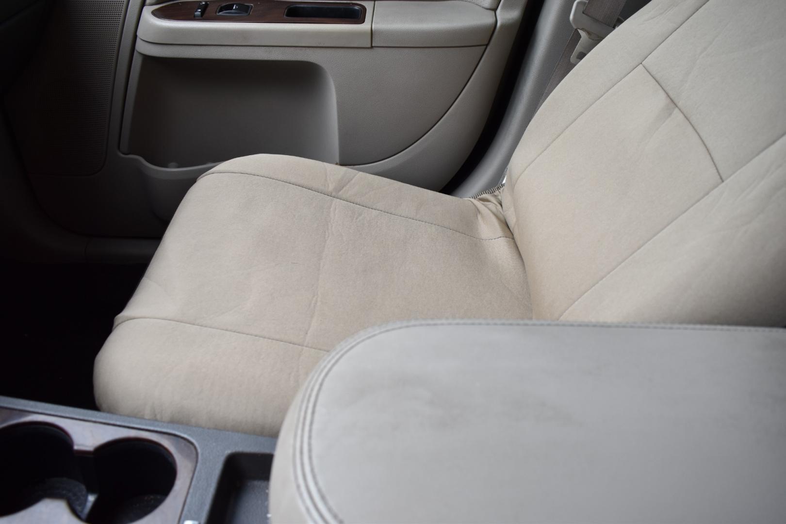 2008 Blue /Gray Ford Taurus SEL (1FAHP24W18G) with an 3.5L V6 DOHC 24V engine, 6-Speed Automatic Overdrive transmission, located at 5925 E. BELKNAP ST., HALTOM CITY, TX, 76117, (817) 834-4222, 32.803799, -97.259003 - Photo#19