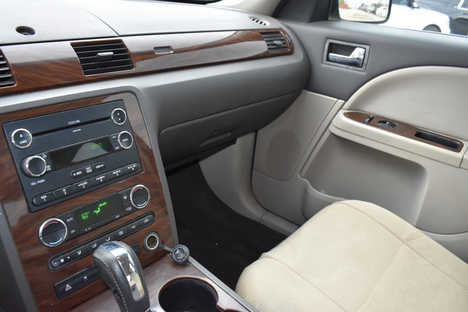 2008 Blue /Gray Ford Taurus SEL (1FAHP24W18G) with an 3.5L V6 DOHC 24V engine, 6-Speed Automatic Overdrive transmission, located at 5925 E. BELKNAP ST., HALTOM CITY, TX, 76117, (817) 834-4222, 32.803799, -97.259003 - Photo#20