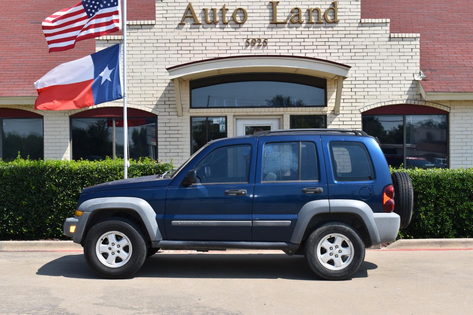 2005 Blue /Gray Jeep Liberty (1J4GK48K65W) with an 6 cylinder 3.71L engine, 4 SPEED AUTOMATIC transmission, located at 5925 E. BELKNAP ST., HALTOM CITY, TX, 76117, (817) 834-4222, 32.803799, -97.259003 - Buying a 2005 Jeep Liberty can offer several benefits: Off-road Capability: The Jeep Liberty is known for its ruggedness and off-road capability. It's equipped with features like four-wheel drive, solid axles, and ample ground clearance, making it suitable for tackling various terrains. Reliab - Photo#0