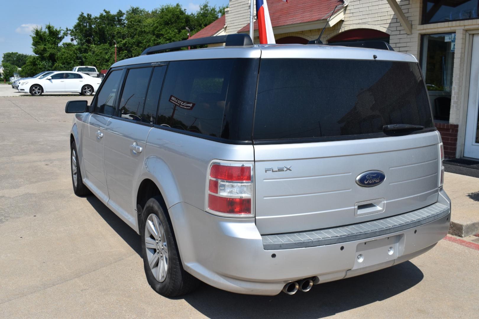 2011 Silver /Gray Ford Flex (2FMGK5BC5BB) with an 3.5L V6 engine, 6-Speed Automatic transmission, located at 5925 E. BELKNAP ST., HALTOM CITY, TX, 76117, (817) 834-4222, 32.803799, -97.259003 - Buying a 2011 Ford Flex can offer several benefits: Spacious Interior: The Ford Flex is known for its roomy interior, with three rows of seating that can accommodate up to seven passengers comfortably. This makes it a great choice for families or anyone who needs ample space for passengers and ca - Photo#2