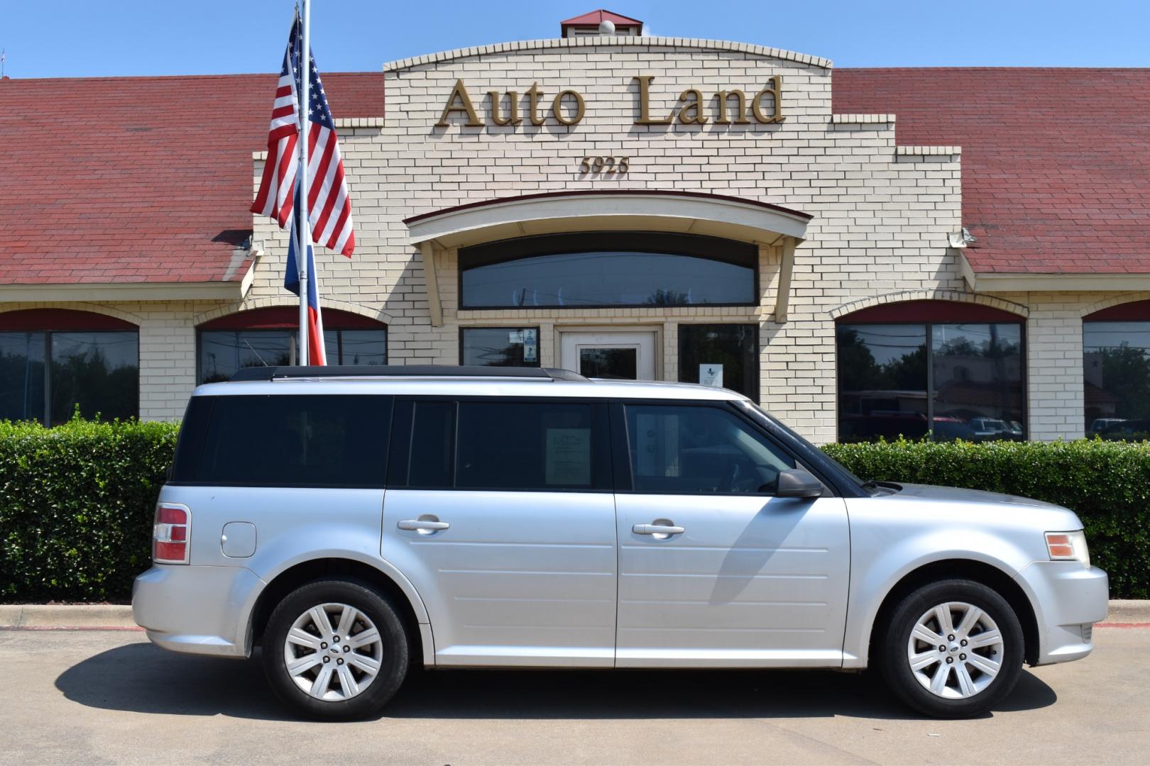 2011 Silver /Gray Ford Flex (2FMGK5BC5BB) with an 3.5L V6 engine, 6-Speed Automatic transmission, located at 5925 E. BELKNAP ST., HALTOM CITY, TX, 76117, (817) 834-4222, 32.803799, -97.259003 - Buying a 2011 Ford Flex can offer several benefits: Spacious Interior: The Ford Flex is known for its roomy interior, with three rows of seating that can accommodate up to seven passengers comfortably. This makes it a great choice for families or anyone who needs ample space for passengers and ca - Photo#3