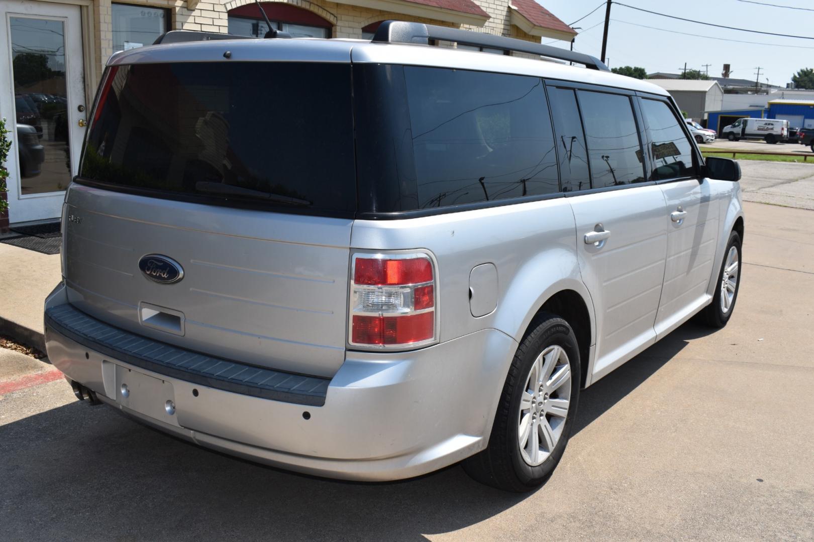 2011 Silver /Gray Ford Flex (2FMGK5BC5BB) with an 3.5L V6 engine, 6-Speed Automatic transmission, located at 5925 E. BELKNAP ST., HALTOM CITY, TX, 76117, (817) 834-4222, 32.803799, -97.259003 - Buying a 2011 Ford Flex can offer several benefits: Spacious Interior: The Ford Flex is known for its roomy interior, with three rows of seating that can accommodate up to seven passengers comfortably. This makes it a great choice for families or anyone who needs ample space for passengers and ca - Photo#4