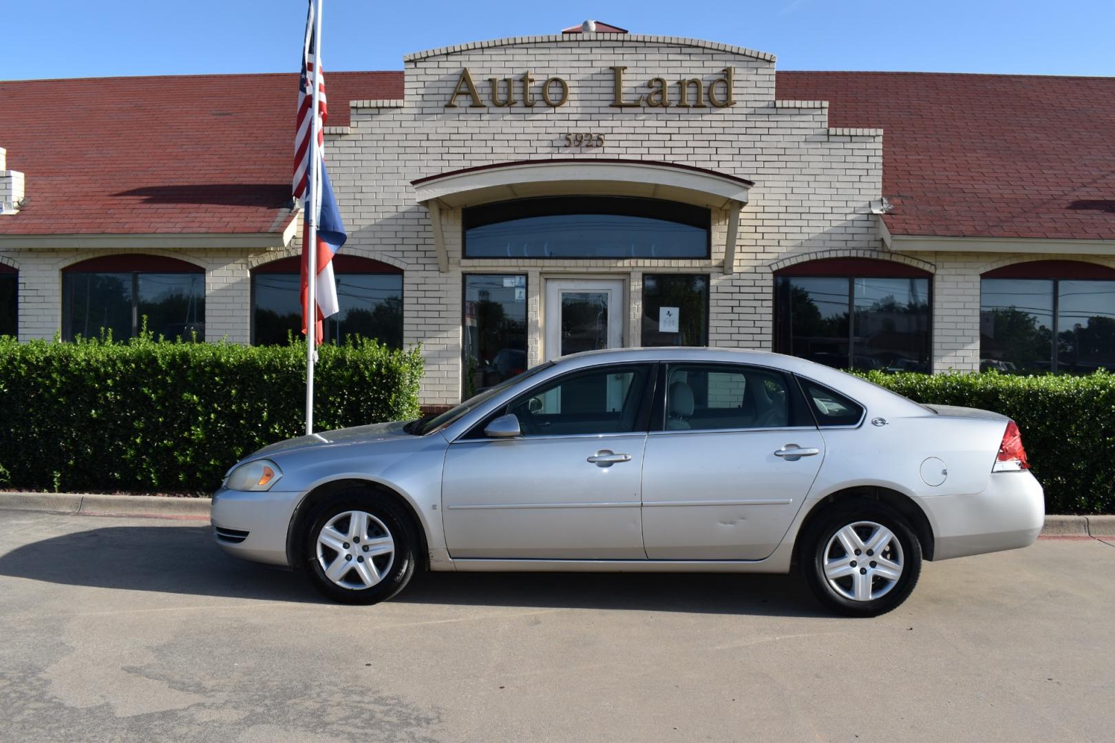 2006 Silver /Gray Chevrolet Impala LS (2G1WB58K969) with an 3.5L V6 OHV 16V FFV engine, 4-Speed Automatic Overdrive transmission, located at 5925 E. BELKNAP ST., HALTOM CITY, TX, 76117, (817) 834-4222, 32.803799, -97.259003 - Buying a 2006 Chevrolet Impala can offer several benefits, particularly if you're looking for a reliable and spacious sedan at an affordable price: Affordability: A 2006 Impala is likely to be more affordable compared to newer models or other vehicles in the same class. This can save you money upfr - Photo#0