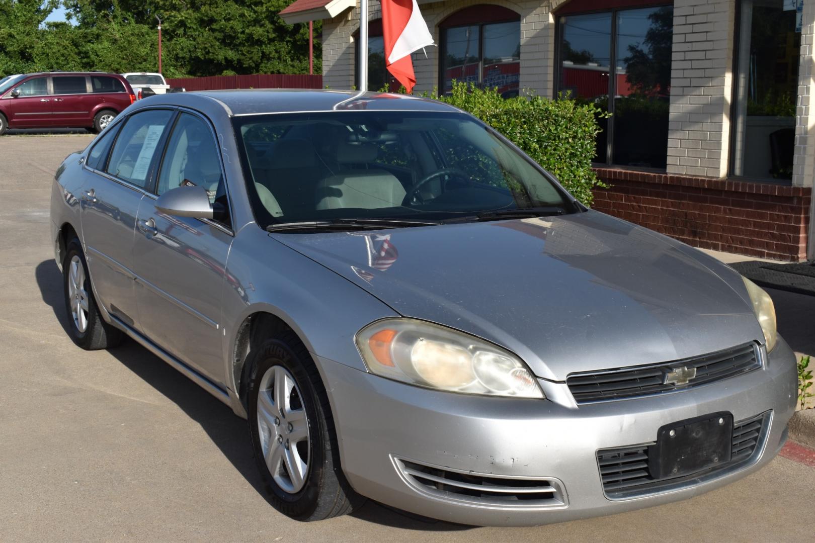 2006 Silver /Gray Chevrolet Impala LS (2G1WB58K969) with an 3.5L V6 OHV 16V FFV engine, 4-Speed Automatic Overdrive transmission, located at 5925 E. BELKNAP ST., HALTOM CITY, TX, 76117, (817) 834-4222, 32.803799, -97.259003 - Buying a 2006 Chevrolet Impala can offer several benefits, particularly if you're looking for a reliable and spacious sedan at an affordable price: Affordability: A 2006 Impala is likely to be more affordable compared to newer models or other vehicles in the same class. This can save you money upfr - Photo#5