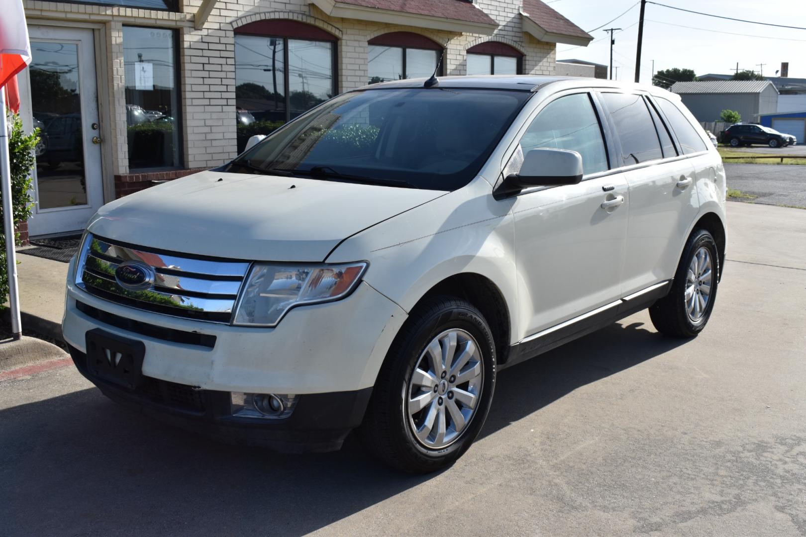 2007 White /Tan Ford Edge SEL Plus FWD (2FMDK39C27B) with an 3.5L V6 DOHC 24V engine, 6-Speed Automatic Overdrive transmission, located at 5925 E. BELKNAP ST., HALTOM CITY, TX, 76117, (817) 834-4222, 32.803799, -97.259003 - Photo#1