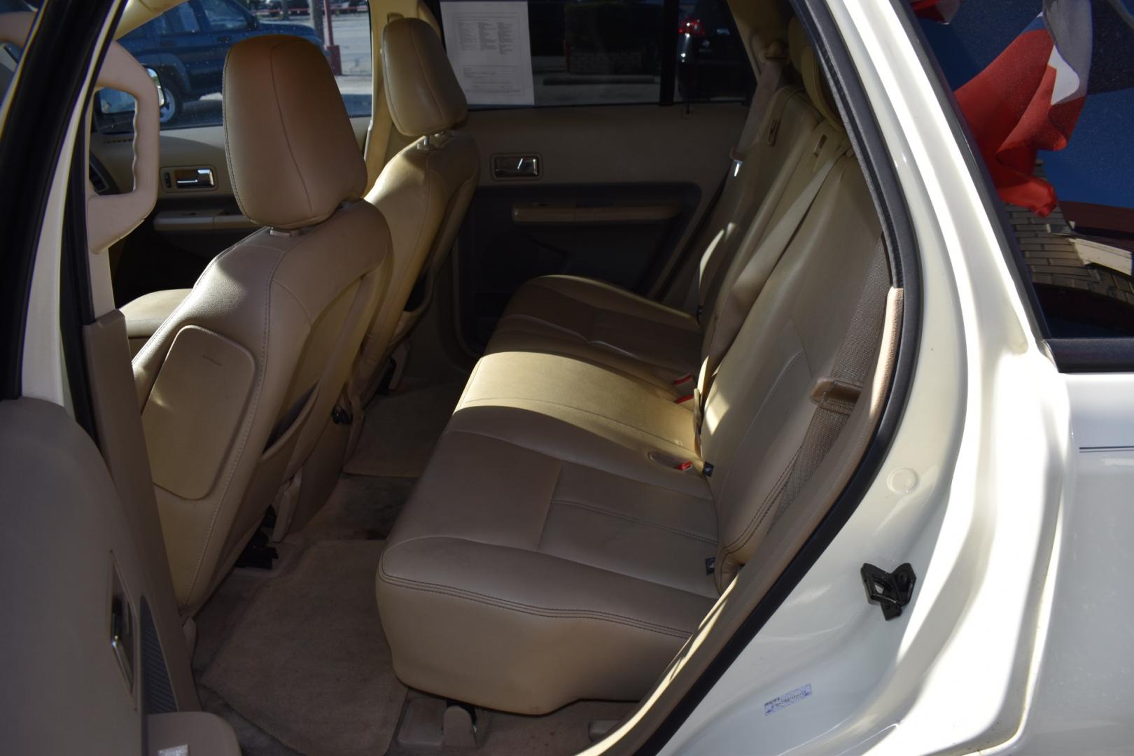 2007 White /Tan Ford Edge SEL Plus FWD (2FMDK39C27B) with an 3.5L V6 DOHC 24V engine, 6-Speed Automatic Overdrive transmission, located at 5925 E. BELKNAP ST., HALTOM CITY, TX, 76117, (817) 834-4222, 32.803799, -97.259003 - Photo#25