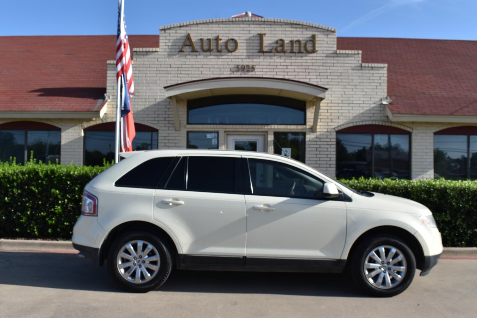 2007 White /Tan Ford Edge SEL Plus FWD (2FMDK39C27B) with an 3.5L V6 DOHC 24V engine, 6-Speed Automatic Overdrive transmission, located at 5925 E. BELKNAP ST., HALTOM CITY, TX, 76117, (817) 834-4222, 32.803799, -97.259003 - Buying a 2007 Ford Edge can offer several benefits, particularly if you're looking for a midsize crossover SUV from that era: Spacious Interior: The Ford Edge is known for its roomy interior, providing ample space for passengers and cargo. This makes it a practical choice for families or those who - Photo#3