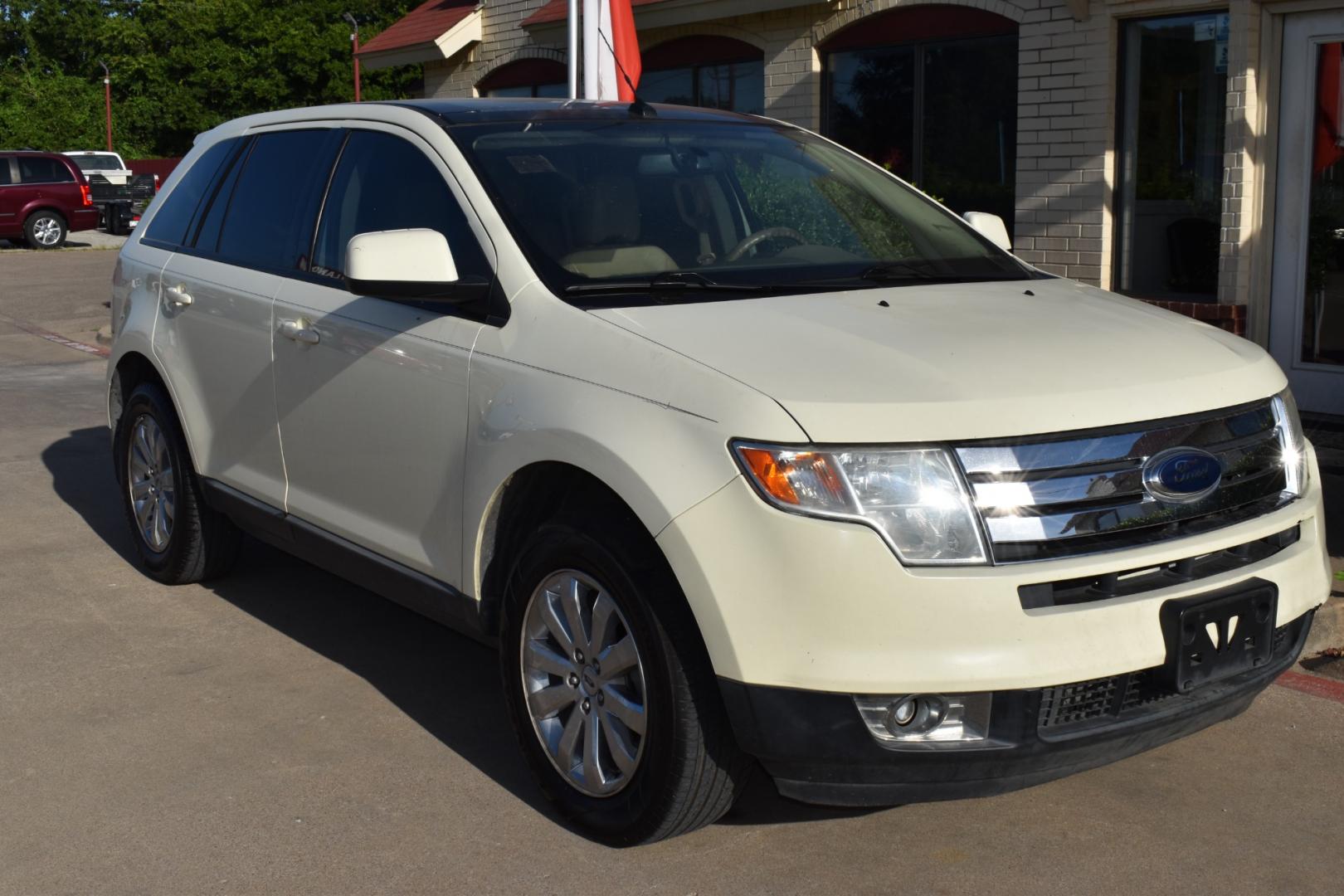 2007 White /Tan Ford Edge SEL Plus FWD (2FMDK39C27B) with an 3.5L V6 DOHC 24V engine, 6-Speed Automatic Overdrive transmission, located at 5925 E. BELKNAP ST., HALTOM CITY, TX, 76117, (817) 834-4222, 32.803799, -97.259003 - Photo#5