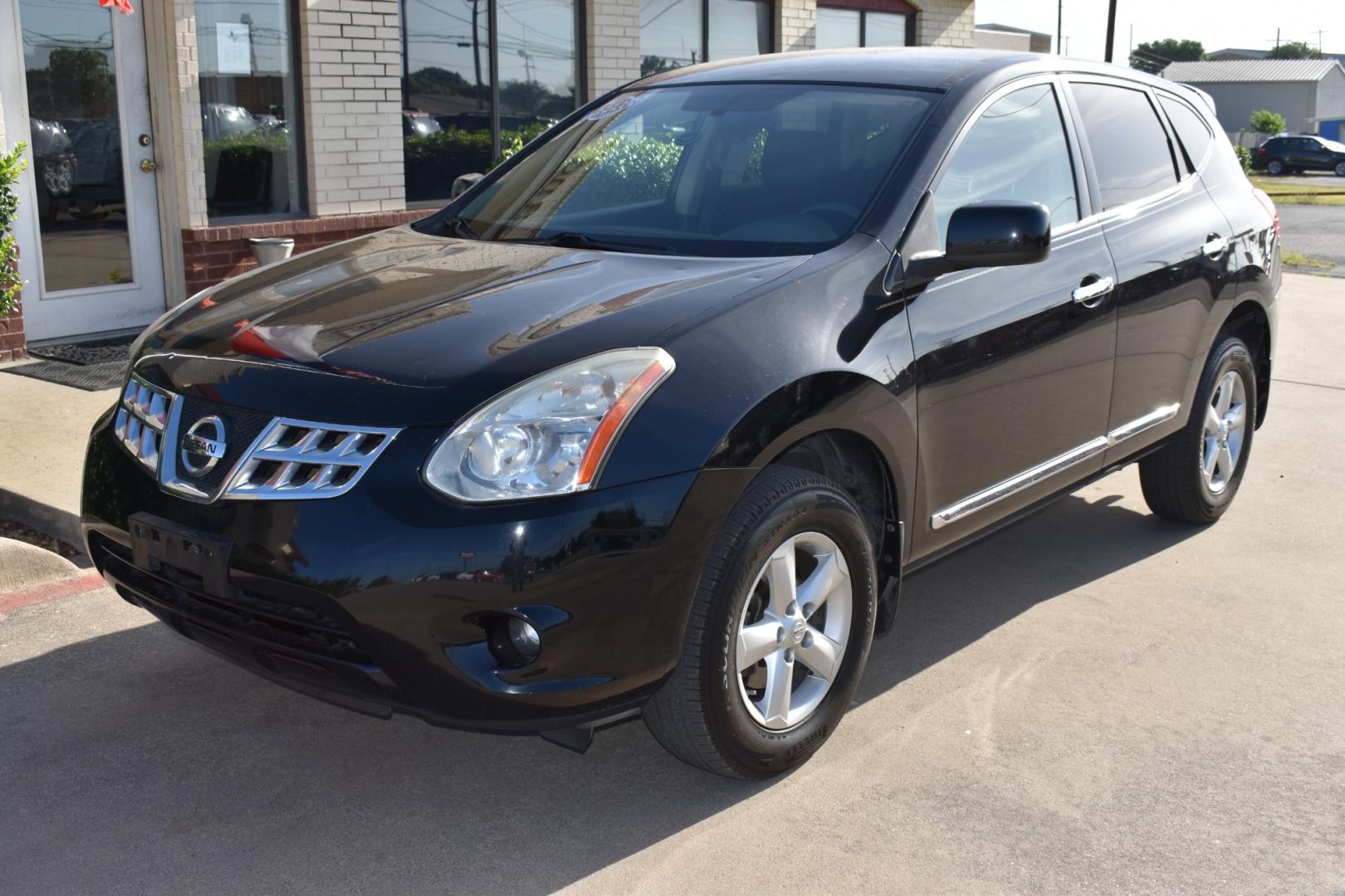 2013 Black /Black Nissan Rogue S 2WD (JN8AS5MT2DW) with an 2.5L L4 DOHC 16V engine, Continuously Variable Transmission transmission, located at 5925 E. BELKNAP ST., HALTOM CITY, TX, 76117, (817) 834-4222, 32.803799, -97.259003 - Buying a 2013 Nissan Rogue can offer several benefits, especially if you're looking for a compact crossover SUV with a good balance of features, reliability, and affordability: Compact Size with Spacious Interior: The Nissan Rogue offers a compact exterior size, making it easy to maneuver and park, - Photo#1