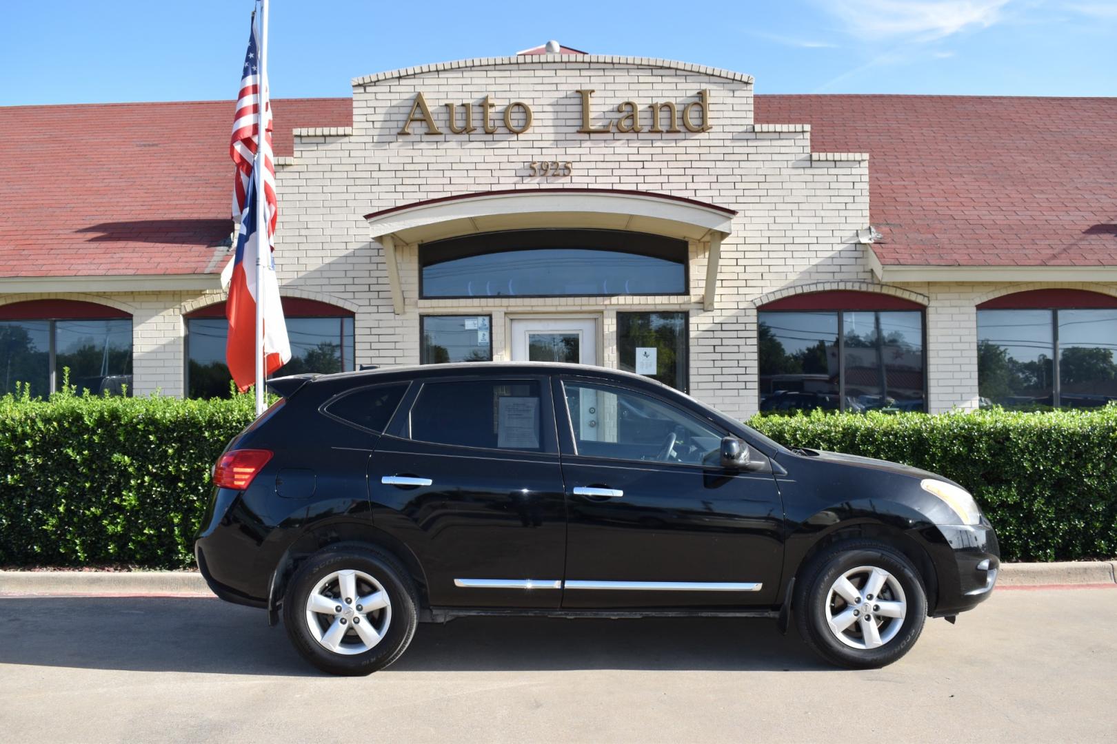 2013 Black /Black Nissan Rogue S 2WD (JN8AS5MT2DW) with an 2.5L L4 DOHC 16V engine, Continuously Variable Transmission transmission, located at 5925 E. BELKNAP ST., HALTOM CITY, TX, 76117, (817) 834-4222, 32.803799, -97.259003 - Buying a 2013 Nissan Rogue can offer several benefits, especially if you're looking for a compact crossover SUV with a good balance of features, reliability, and affordability: Compact Size with Spacious Interior: The Nissan Rogue offers a compact exterior size, making it easy to maneuver and park, - Photo#3