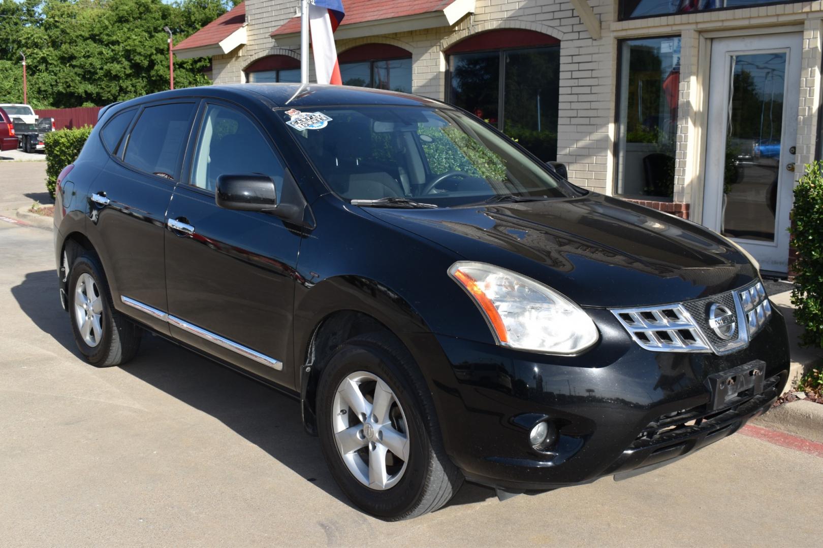 2013 Black /Black Nissan Rogue S 2WD (JN8AS5MT2DW) with an 2.5L L4 DOHC 16V engine, Continuously Variable Transmission transmission, located at 5925 E. BELKNAP ST., HALTOM CITY, TX, 76117, (817) 834-4222, 32.803799, -97.259003 - Buying a 2013 Nissan Rogue can offer several benefits, especially if you're looking for a compact crossover SUV with a good balance of features, reliability, and affordability: Compact Size with Spacious Interior: The Nissan Rogue offers a compact exterior size, making it easy to maneuver and park, - Photo#5