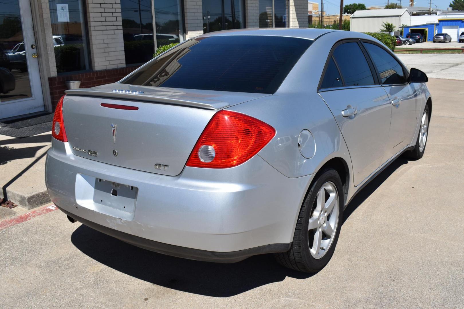 2009 Silver /Black Pontiac G6 GT Sedan (1G2ZH57N194) with an 3.5L V6 OHV 12V engine, 4 SPEED AUTOMATIC transmission, located at 5925 E. BELKNAP ST., HALTOM CITY, TX, 76117, (817) 834-4222, 32.803799, -97.259003 - Buying a 2009 Pontiac G6 could have several benefits, depending on what you're looking for in a vehicle. Here are some potential advantages: Affordability: As a model from 2009, the G6 is likely to be relatively inexpensive compared to newer cars. This can be attractive if you're looking for a bu - Photo#4