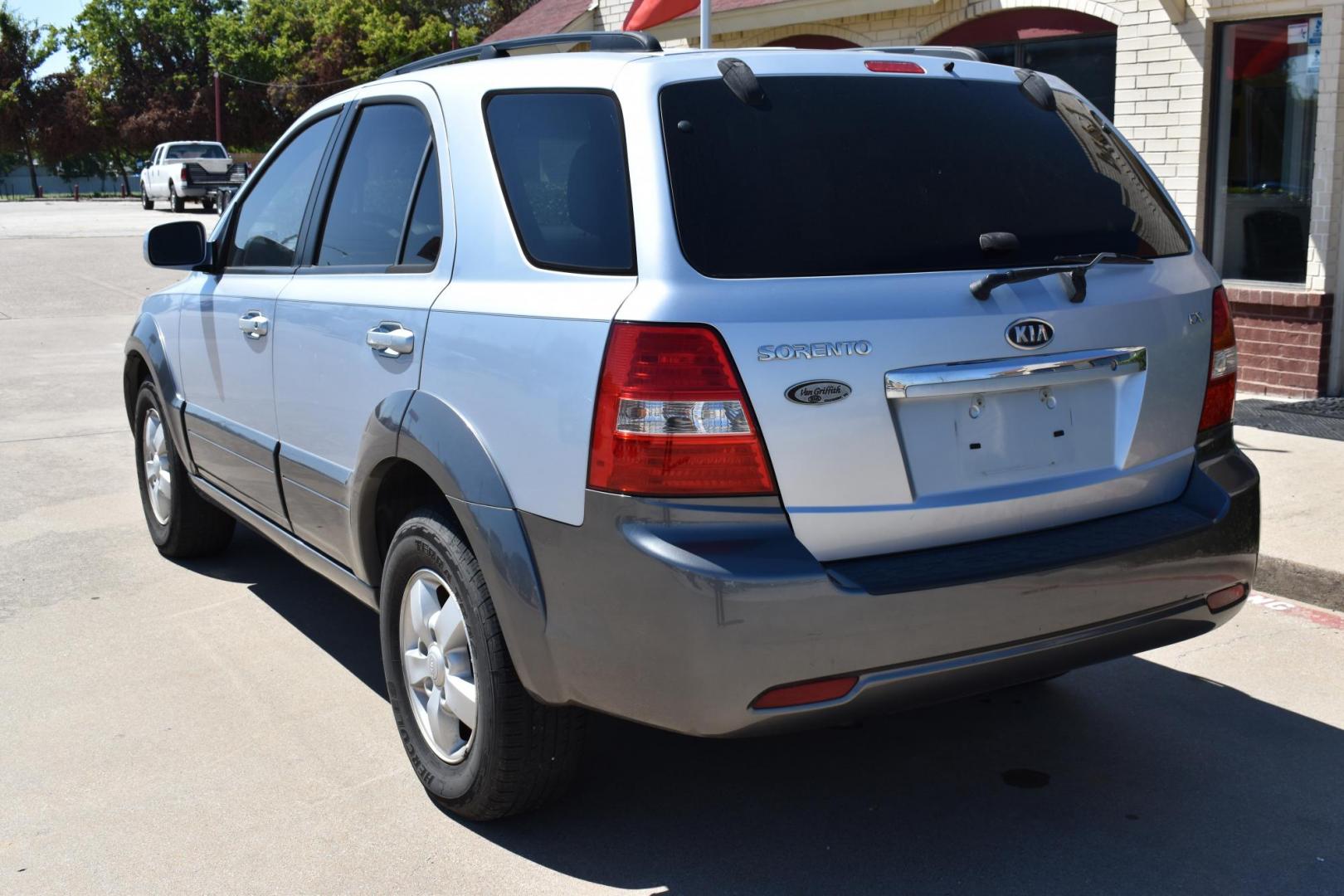 2008 Blue /Gray Kia Sorento Base (KNDJD736985) with an 3.8L V6 DOHC 24V engine, 5-Speed Automatic Overdrive transmission, located at 5925 E. BELKNAP ST., HALTOM CITY, TX, 76117, (817) 834-4222, 32.803799, -97.259003 - Buying a 2008 Kia Sorento can offer several benefits, especially if you're interested in a mid-sized SUV with a solid value proposition. Here are some of the key advantages: Affordability: As a used vehicle from 2008, the Sorento is likely to be budget-friendly, making it an attractive option if - Photo#2