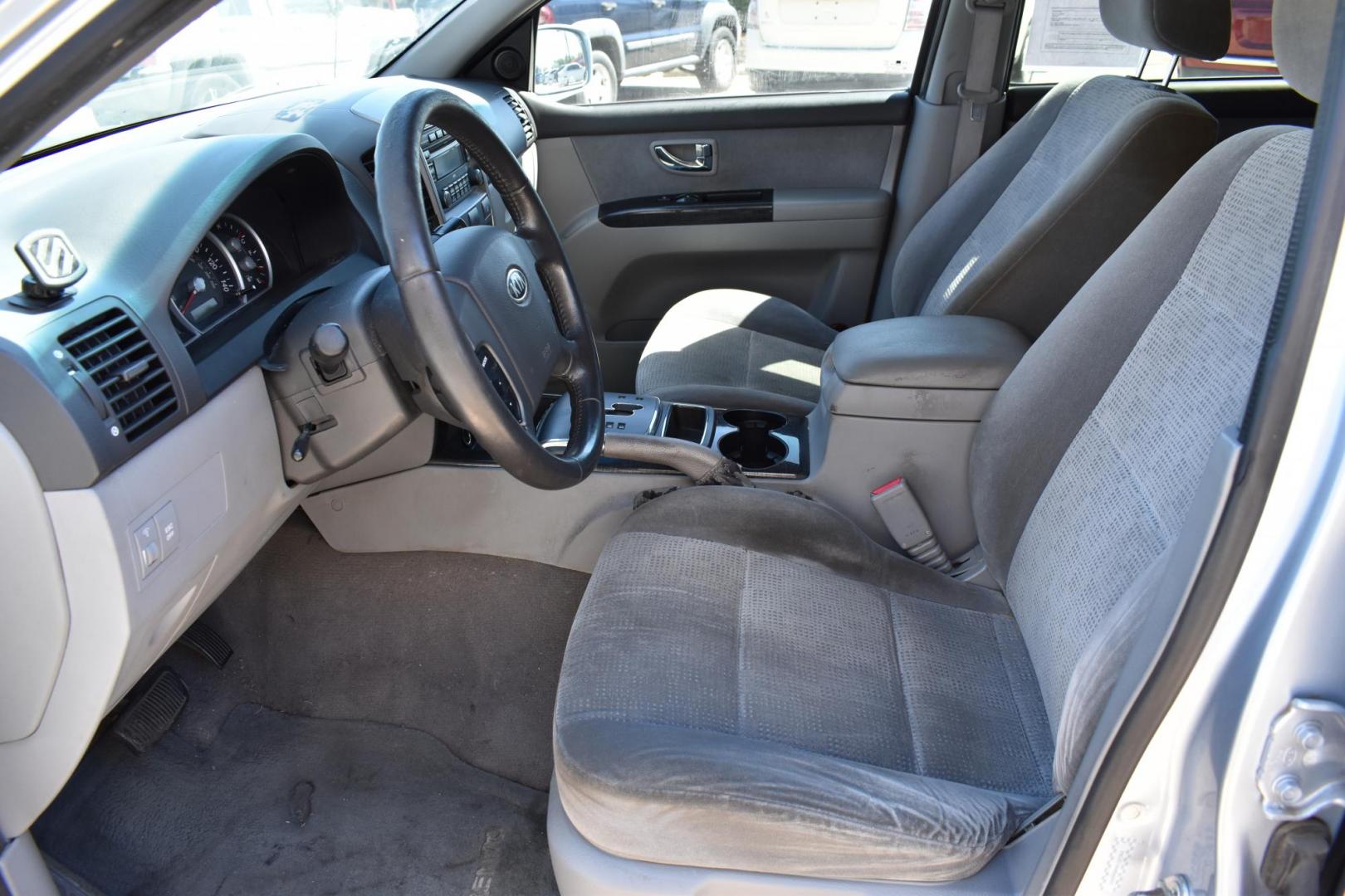 2008 Blue /Gray Kia Sorento Base (KNDJD736985) with an 3.8L V6 DOHC 24V engine, 5-Speed Automatic Overdrive transmission, located at 5925 E. BELKNAP ST., HALTOM CITY, TX, 76117, (817) 834-4222, 32.803799, -97.259003 - Buying a 2008 Kia Sorento can offer several benefits, especially if you're interested in a mid-sized SUV with a solid value proposition. Here are some of the key advantages: Affordability: As a used vehicle from 2008, the Sorento is likely to be budget-friendly, making it an attractive option if - Photo#6