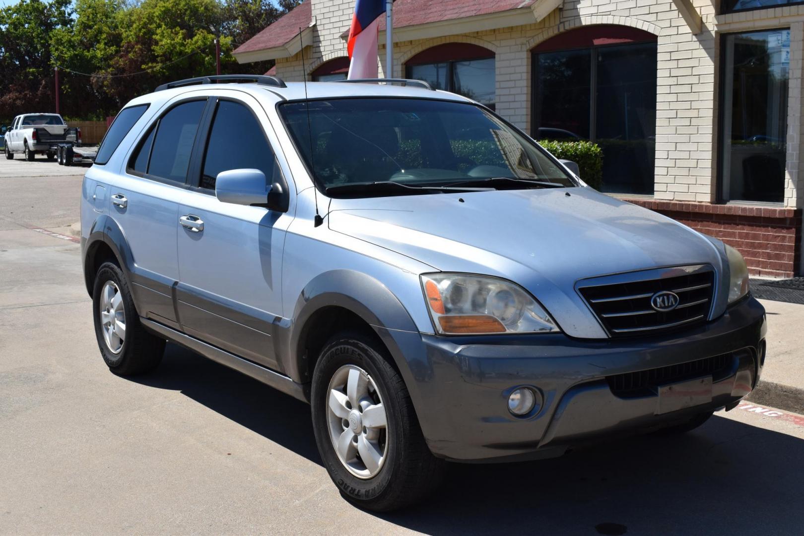 2008 Blue /Gray Kia Sorento Base (KNDJD736985) with an 3.8L V6 DOHC 24V engine, 5-Speed Automatic Overdrive transmission, located at 5925 E. BELKNAP ST., HALTOM CITY, TX, 76117, (817) 834-4222, 32.803799, -97.259003 - Buying a 2008 Kia Sorento can offer several benefits, especially if you're interested in a mid-sized SUV with a solid value proposition. Here are some of the key advantages: Affordability: As a used vehicle from 2008, the Sorento is likely to be budget-friendly, making it an attractive option if - Photo#5