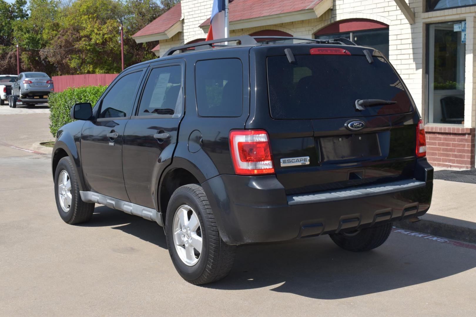 2014 Black /Black Nissan Murano S (JN8AZ1MUXEW) with an 3.5L V6 DOHC 24V engine, Continuously Variable Transmission transmission, located at 5925 E. BELKNAP ST., HALTOM CITY, TX, 76117, (817) 834-4222, 32.803799, -97.259003 - Owning a 2014 Nissan Murano can offer a number of benefits, especially for those looking for a comfortable, reliable, and spacious midsize SUV. Here are some of the key advantages: 1. Comfortable Ride and Interior The 2014 Murano is well-regarded for its smooth and quiet ride, making it a great - Photo#1