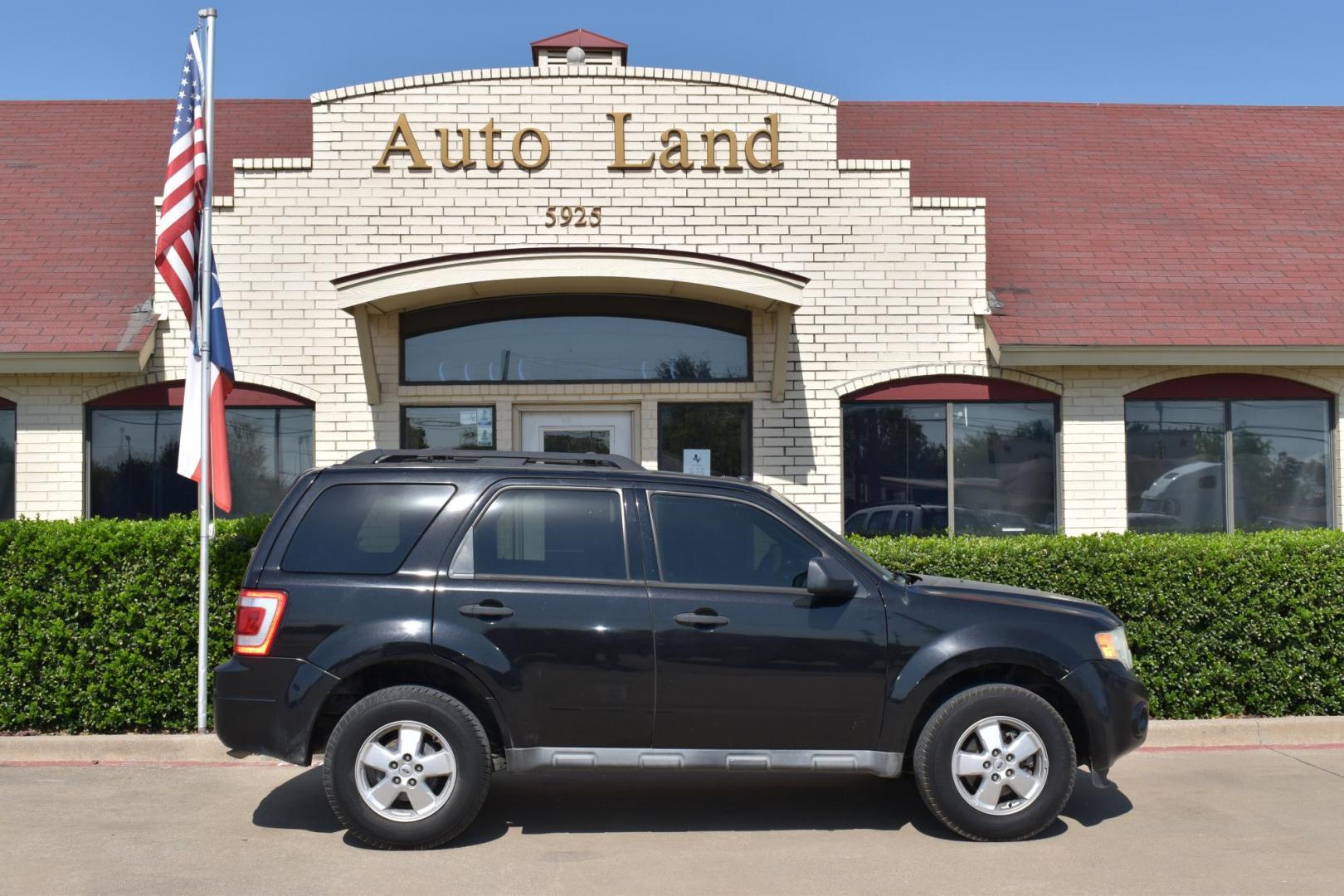 2014 Black /Black Nissan Murano S (JN8AZ1MUXEW) with an 3.5L V6 DOHC 24V engine, Continuously Variable Transmission transmission, located at 5925 E. BELKNAP ST., HALTOM CITY, TX, 76117, (817) 834-4222, 32.803799, -97.259003 - Owning a 2014 Nissan Murano can offer a number of benefits, especially for those looking for a comfortable, reliable, and spacious midsize SUV. Here are some of the key advantages: 1. Comfortable Ride and Interior The 2014 Murano is well-regarded for its smooth and quiet ride, making it a great - Photo#3