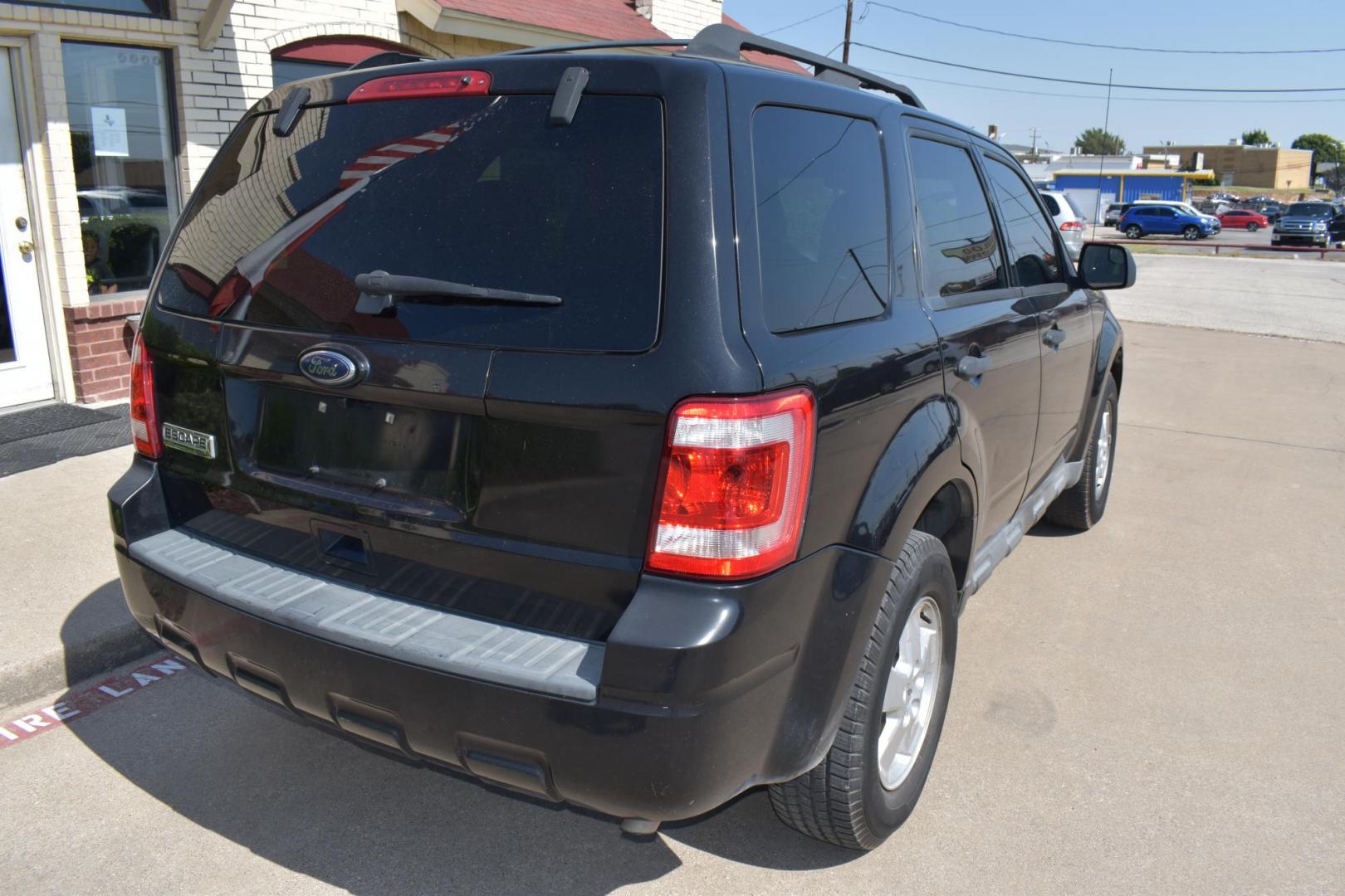 2014 Black /Black Nissan Murano S (JN8AZ1MUXEW) with an 3.5L V6 DOHC 24V engine, Continuously Variable Transmission transmission, located at 5925 E. BELKNAP ST., HALTOM CITY, TX, 76117, (817) 834-4222, 32.803799, -97.259003 - Owning a 2014 Nissan Murano can offer a number of benefits, especially for those looking for a comfortable, reliable, and spacious midsize SUV. Here are some of the key advantages: 1. Comfortable Ride and Interior The 2014 Murano is well-regarded for its smooth and quiet ride, making it a great - Photo#5