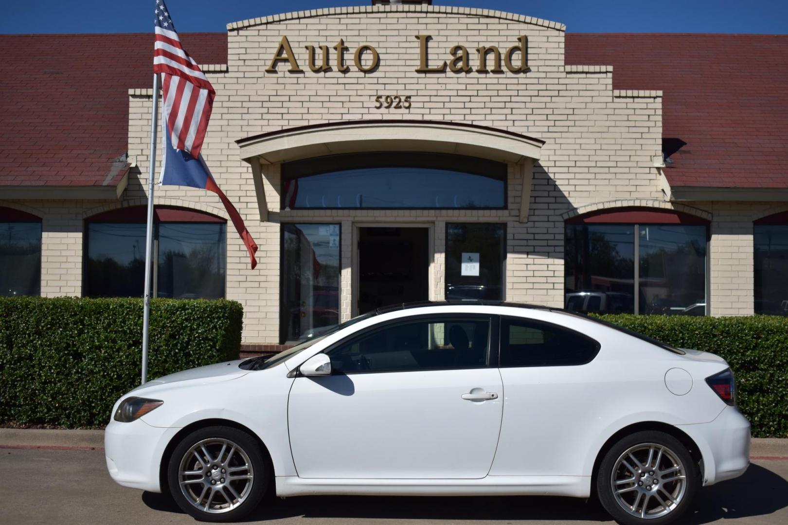 2008 White /Black Scion tC Sport Coupe (JTKDE167280) with an 2.4L L4 DOHC 16V engine, 4 SPEED AUTOMATIC transmission, located at 5925 E. BELKNAP ST., HALTOM CITY, TX, 76117, (817) 834-4222, 32.803799, -97.259003 - The 2008 Scion TC Sport Coupe could be an appealing choice if you’re looking for a budget-friendly, sporty, and customizable compact car with a reputation for reliability and fun-to-drive dynamics. Here’s why you might consider buying a 2008 Scion TC: 1. Sporty Design and Fun-to-Drive Attrac - Photo#0