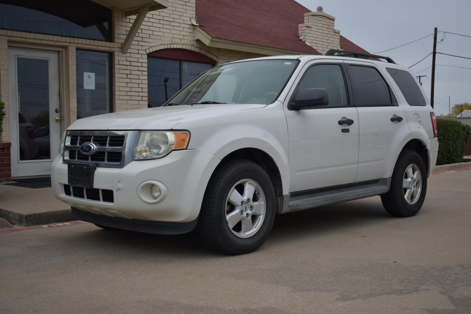 2011 White /Tan Ford Escape XLT FWD (1FMCU0D77BK) with an 2.5L L4 DOHC 16V engine, 6-Speed Automatic transmission, located at 5925 E. BELKNAP ST., HALTOM CITY, TX, 76117, (817) 834-4222, 32.803799, -97.259003 - The 2011 Ford Escape XLT FWD is a compact SUV that offers a solid mix of reliability, practicality, and versatility. Here are several reasons why you might consider buying this vehicle: 1. Strong Performance and Handling The 2011 Ford Escape XLT FWD comes with a 2.5-liter 4-cylinder engine that - Photo#2