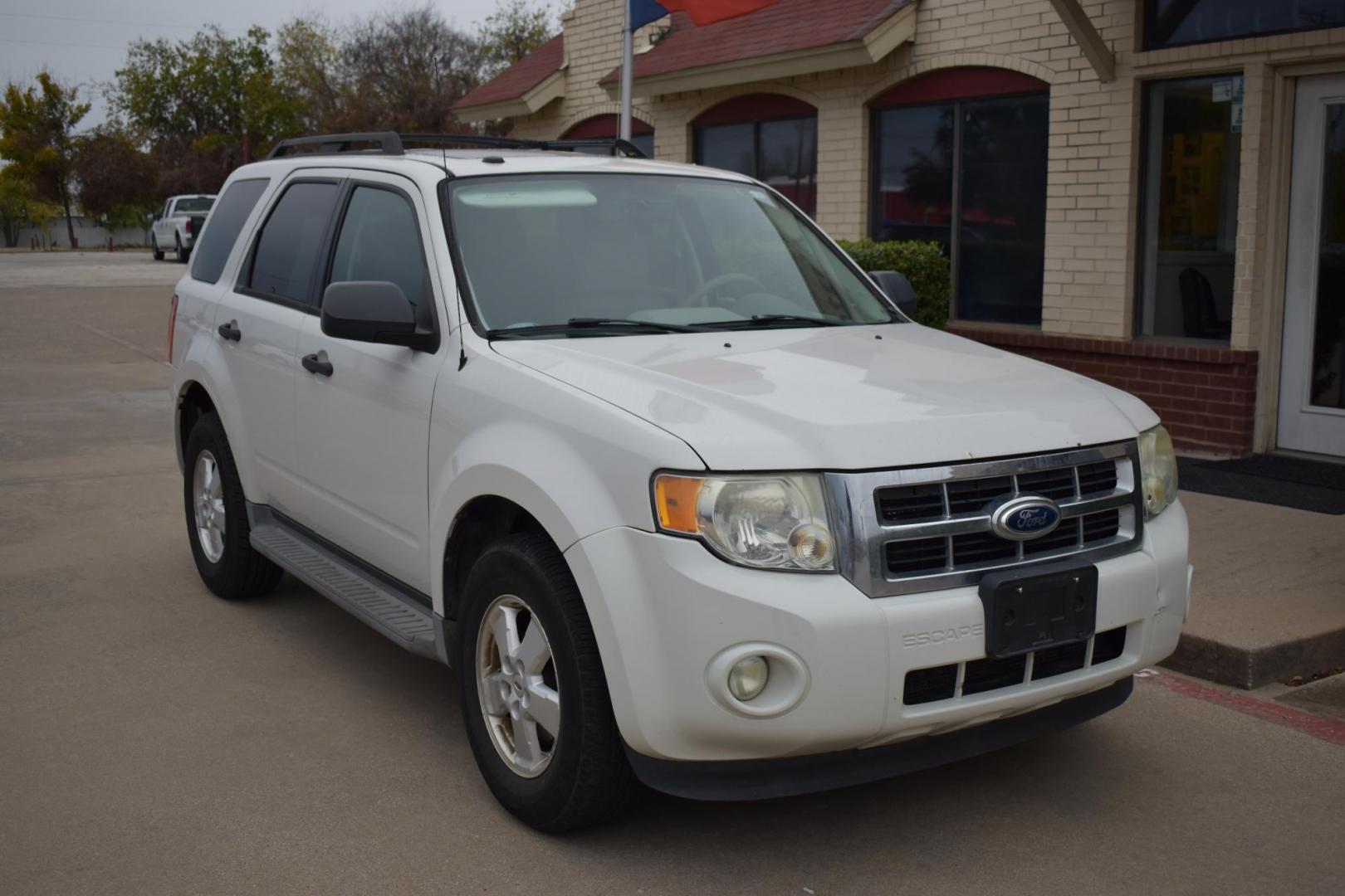 2011 White /Tan Ford Escape XLT FWD (1FMCU0D77BK) with an 2.5L L4 DOHC 16V engine, 6-Speed Automatic transmission, located at 5925 E. BELKNAP ST., HALTOM CITY, TX, 76117, (817) 834-4222, 32.803799, -97.259003 - The 2011 Ford Escape XLT FWD is a compact SUV that offers a solid mix of reliability, practicality, and versatility. Here are several reasons why you might consider buying this vehicle: 1. Strong Performance and Handling The 2011 Ford Escape XLT FWD comes with a 2.5-liter 4-cylinder engine that - Photo#4