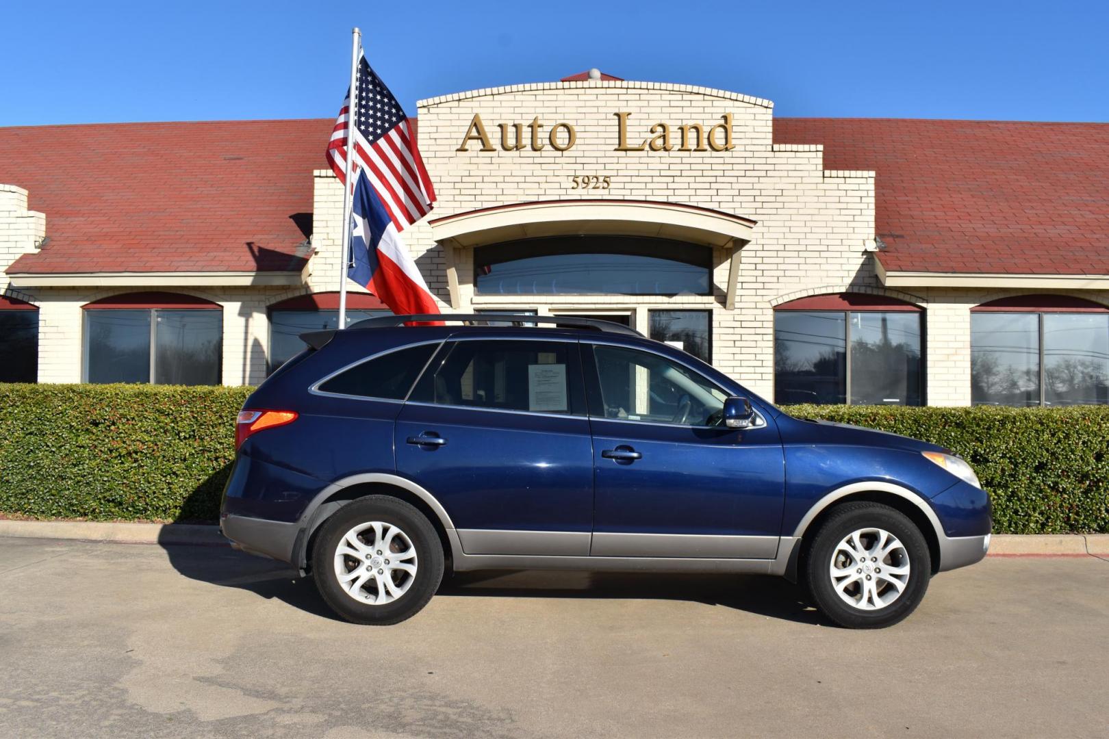 2010 Blue /Tan Hyundai Veracruz GLS (KM8NU4CC2AU) with an 3.8L V6 DOHC 24V engine, 6-Speed Automatic transmission, located at 5925 E. BELKNAP ST., HALTOM CITY, TX, 76117, (817) 834-4222, 32.803799, -97.259003 - A 2010 Hyundai Veracruz could be a great choice if you're looking for a reliable, comfortable, and affordable mid-size SUV. Here are a few reasons why you might want to consider buying one: 1. Affordability The 2010 Veracruz offers great value for the price, especially compared to other mid-size - Photo#3