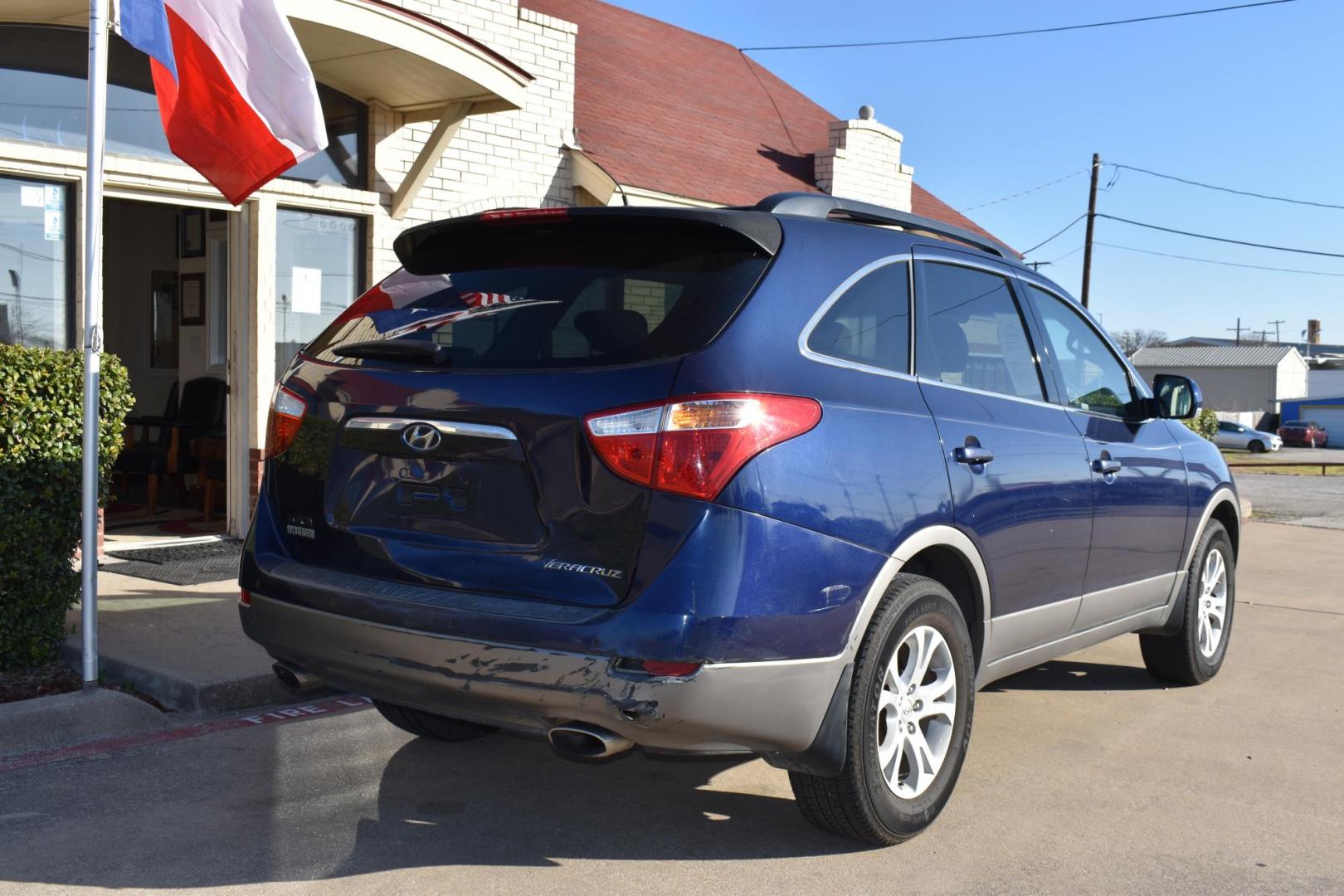 2010 Blue /Tan Hyundai Veracruz GLS (KM8NU4CC2AU) with an 3.8L V6 DOHC 24V engine, 6-Speed Automatic transmission, located at 5925 E. BELKNAP ST., HALTOM CITY, TX, 76117, (817) 834-4222, 32.803799, -97.259003 - A 2010 Hyundai Veracruz could be a great choice if you're looking for a reliable, comfortable, and affordable mid-size SUV. Here are a few reasons why you might want to consider buying one: 1. Affordability The 2010 Veracruz offers great value for the price, especially compared to other mid-size - Photo#4