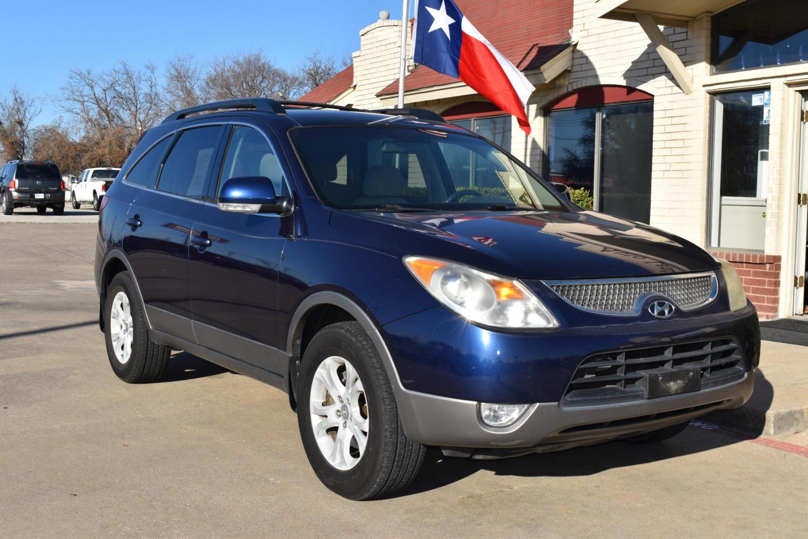 2010 Blue /Tan Hyundai Veracruz GLS (KM8NU4CC2AU) with an 3.8L V6 DOHC 24V engine, 6-Speed Automatic transmission, located at 5925 E. BELKNAP ST., HALTOM CITY, TX, 76117, (817) 834-4222, 32.803799, -97.259003 - A 2010 Hyundai Veracruz could be a great choice if you're looking for a reliable, comfortable, and affordable mid-size SUV. Here are a few reasons why you might want to consider buying one: 1. Affordability The 2010 Veracruz offers great value for the price, especially compared to other mid-size - Photo#5